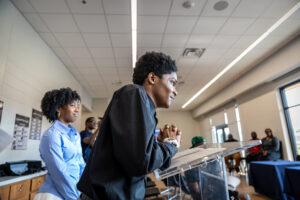 027A7706