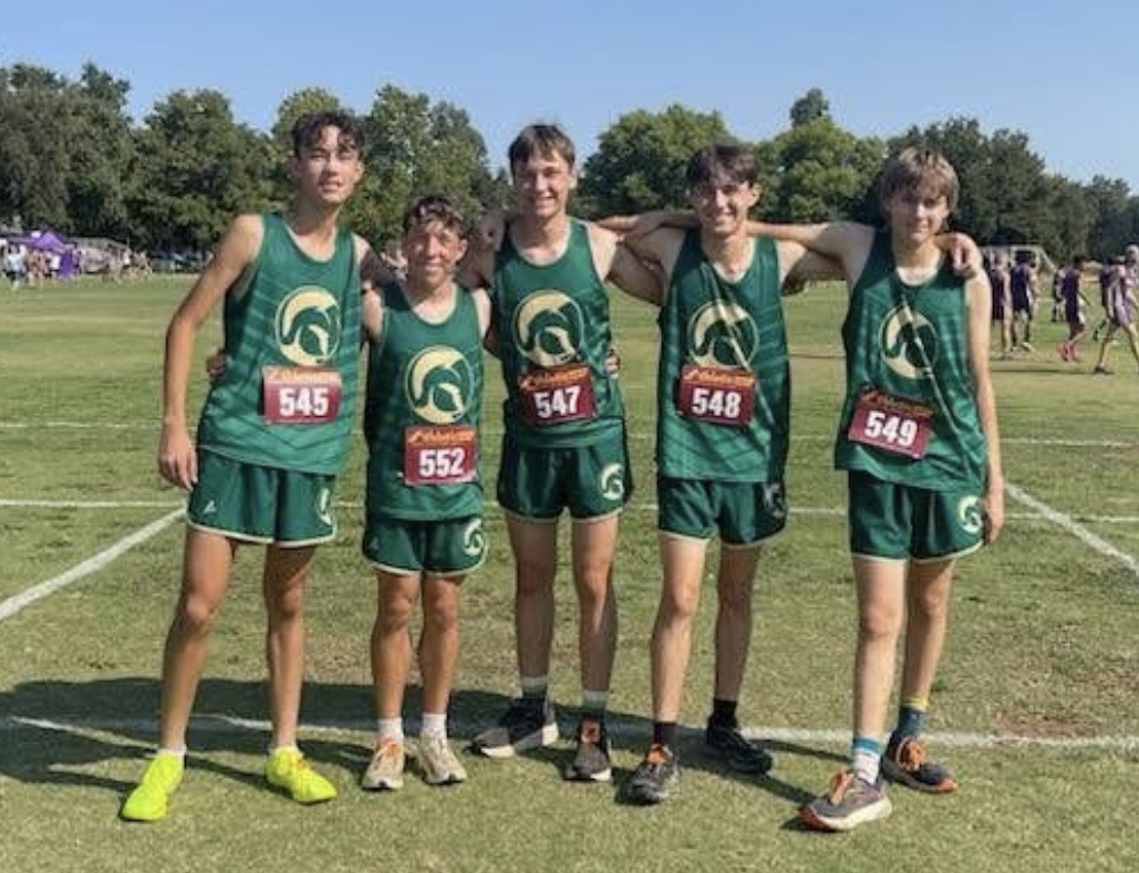 Fall 2025 cross country runners