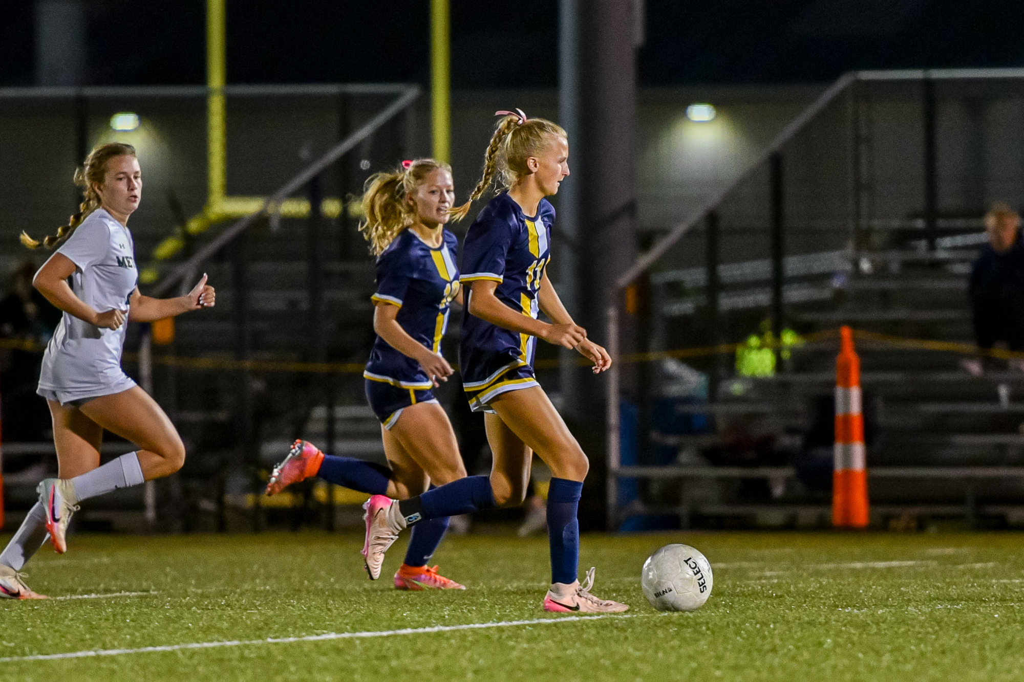 251009_UPHS_VGSOC_SeniorNight_RG-163