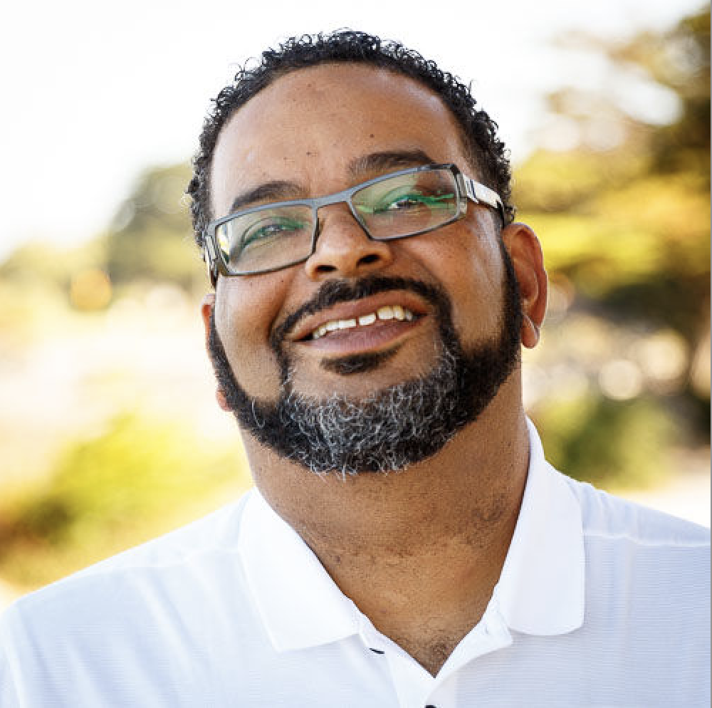 carlos reed headshot
