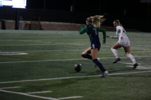 Kenzie Burns running past a Pondo defender