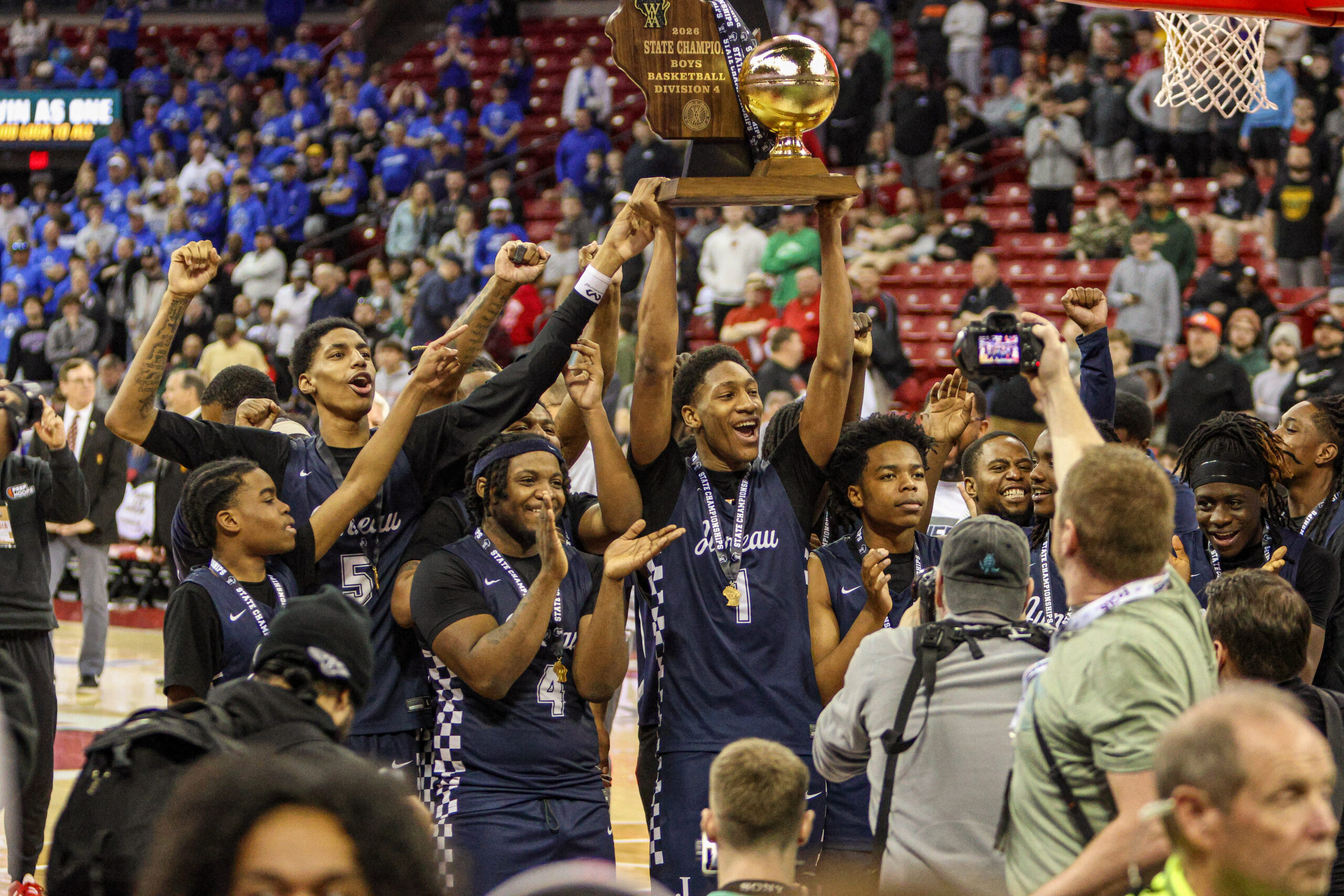 Juneau Pioneers celebrate WIAA Division 4 state title