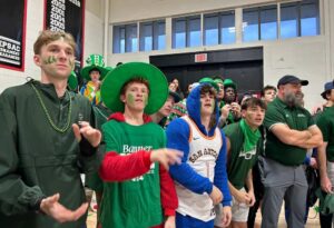 bball25-fans-close