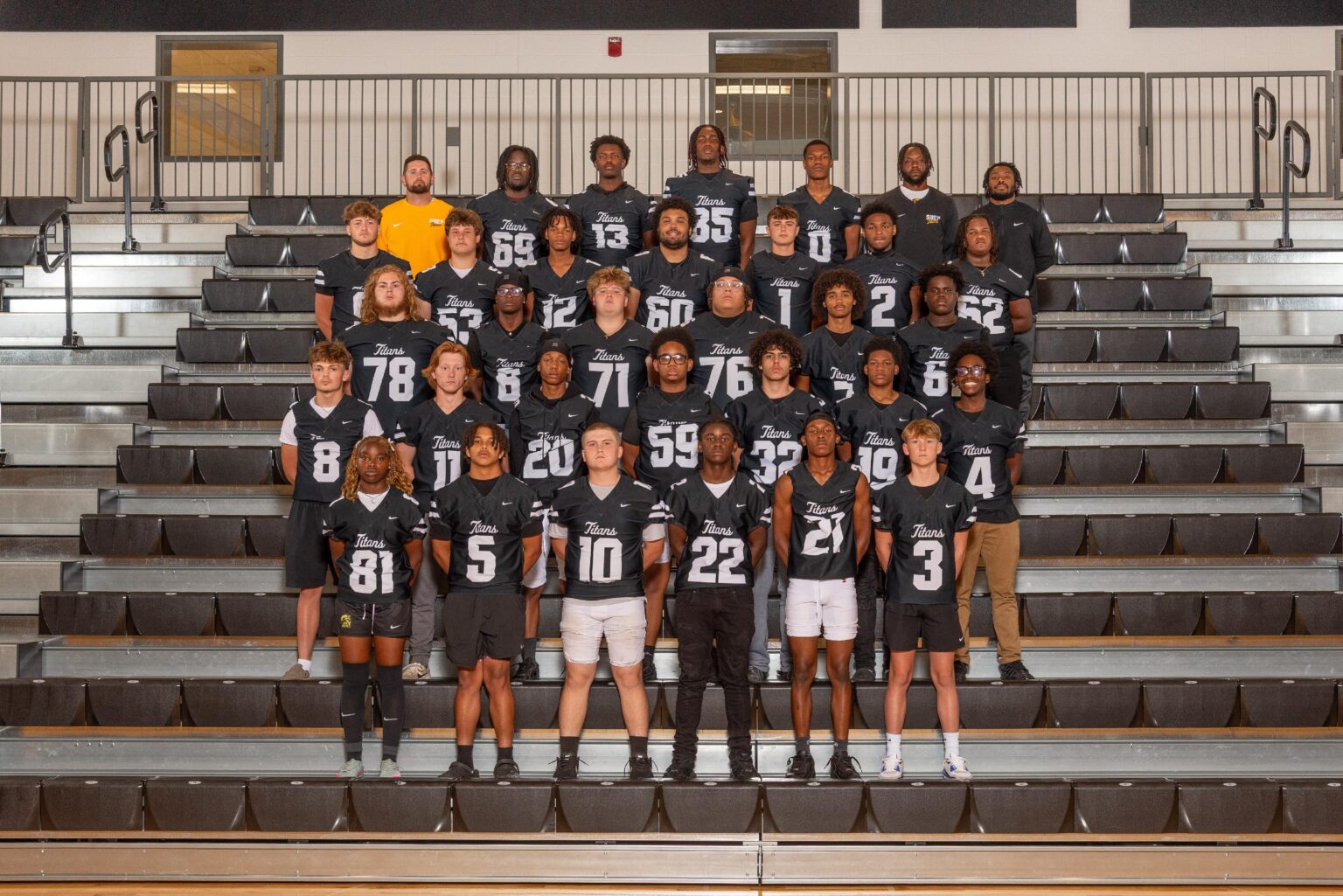 The St. Bernard-Elmwood Place 2025-2026 football team poses for a picture.