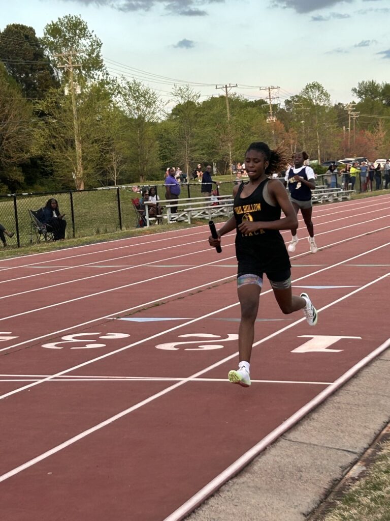 Jaylen Rowan finishing 1st in the 4x100 @JM Robinson