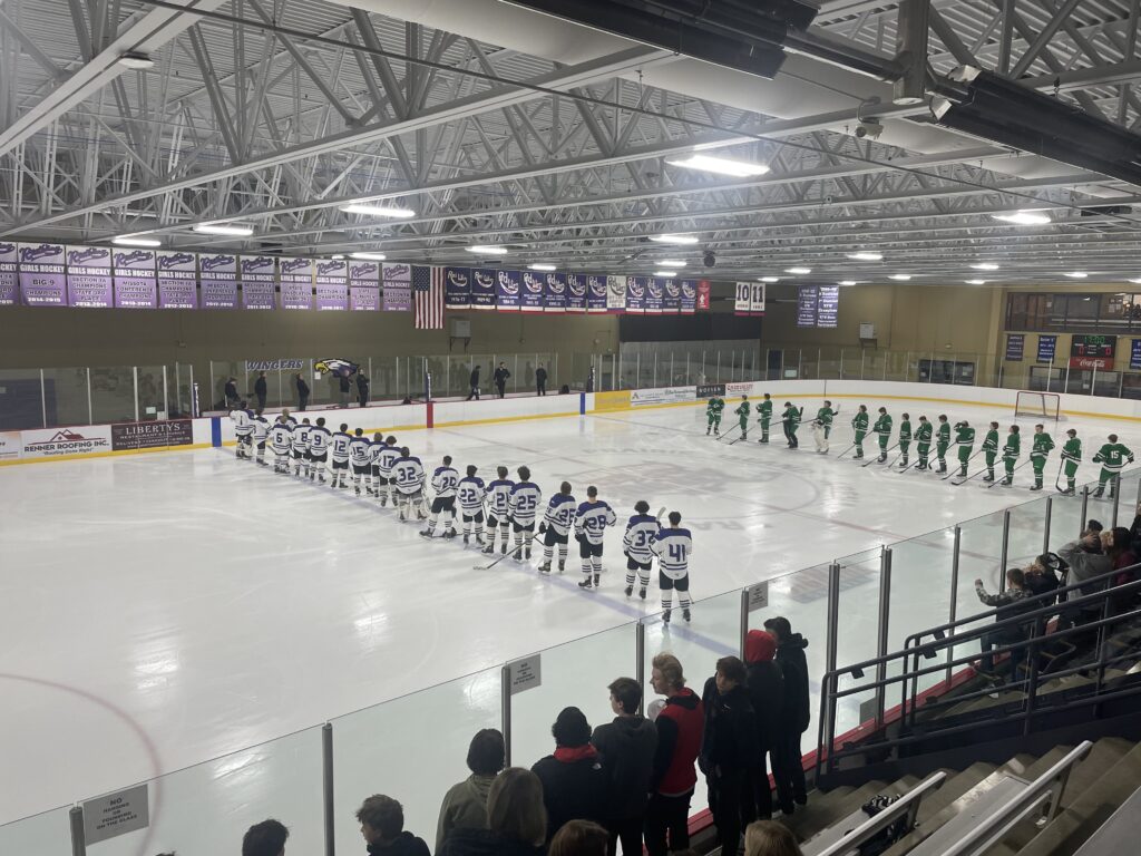 Prairie Island Arenda skaters lined up